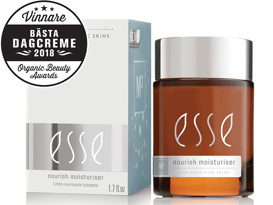 A glass jar of Esse nourish moisturizer for sensitive skin sits next to its white and teal box packaging. A circular black and white badge on the top left displays "Vinnare Bästa Dagcreme 2018" recognizing it as an award-winner in the Organic Beauty Awards.